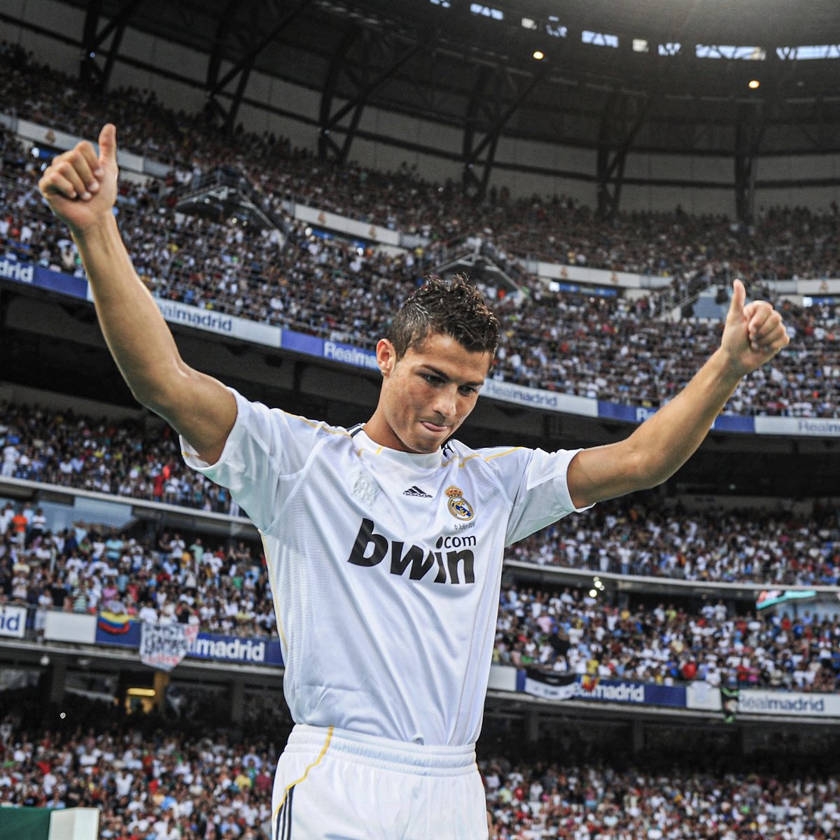 Mười kỷ lục vĩ đại nhất bị phá vỡ bởi Cristiano Ronaldo cho câu lạc bộ và quốc gia.