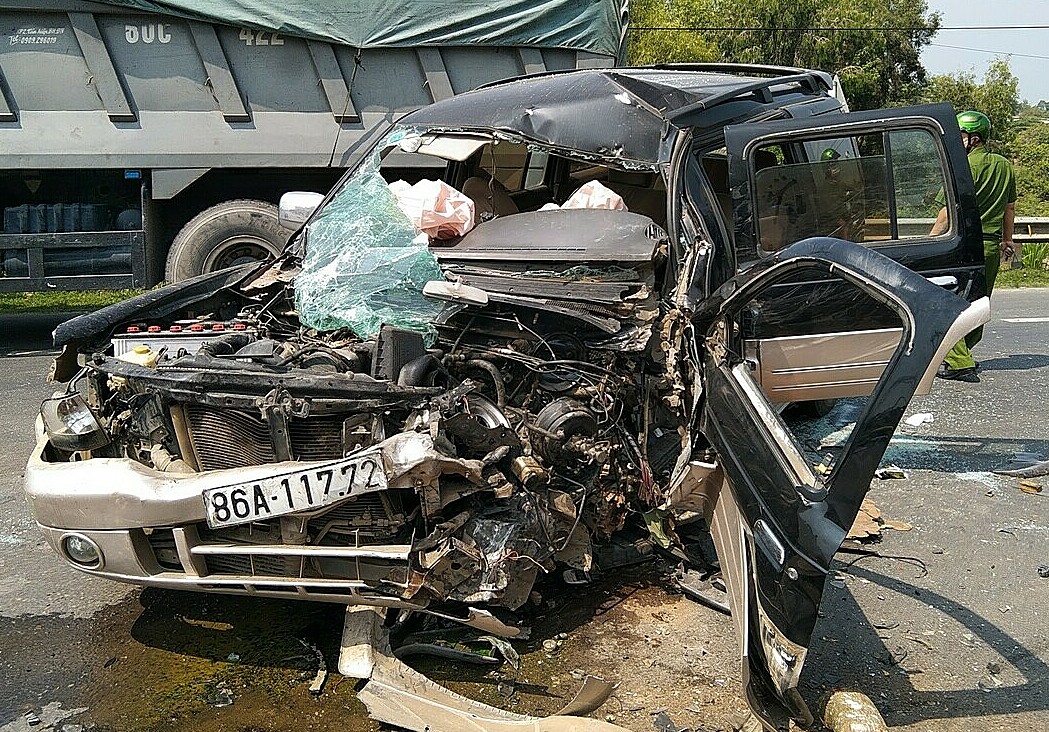 Tai nạn liên hoàn trên quốc lộ 20, một người chết - VnExpress