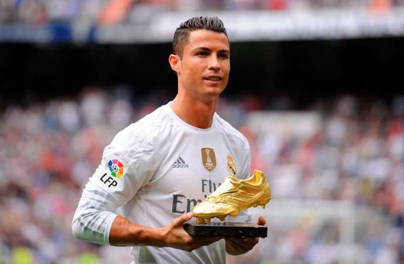 Ronaldo sở hữu bao nhiêu chiếc giày vàng và những bí mật thú vị gắn liền với chúng?